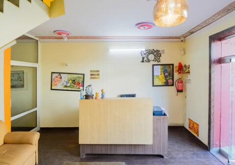 Collection O Rajwada Palace