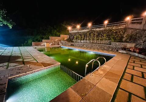 Brooke Hills 1BH | Waterfall View