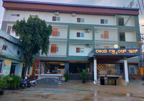 Hotel Raaya Grand Inn