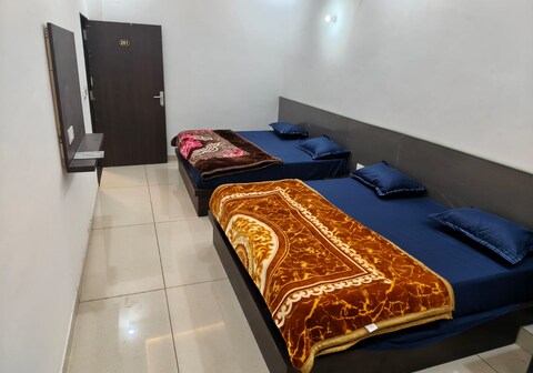 Hotel Shyam Sarovar & Restaurant
