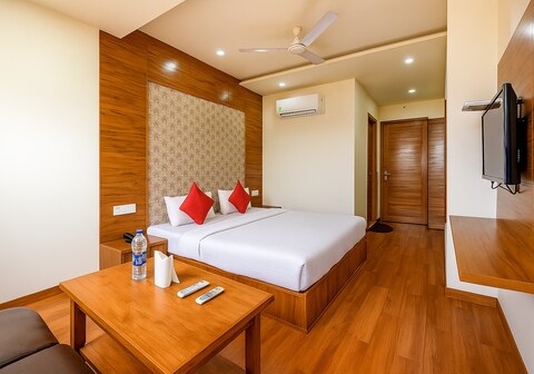 BLACK DIAMOND ZIRKPUR BUSTAND