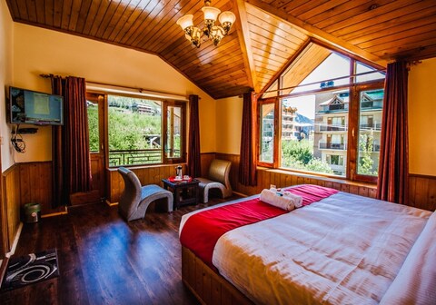 Golden Meadows | Valley-facing Rooms