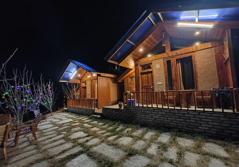 Navira Hills Laida |Mountain View by homeyhuts