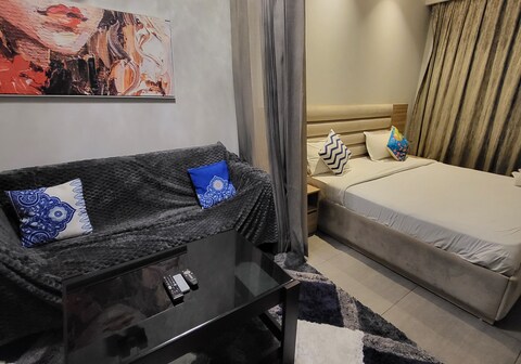 Studio In The Clouds, 34th Floor, City Skyline Viu