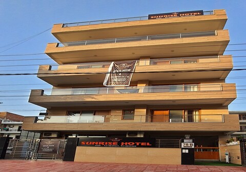 SUN RISE HOTEL