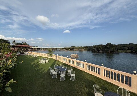 The Orchha Resort By River Side