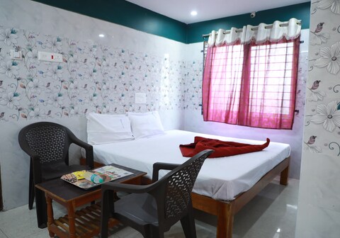 Hotel Deepak INN