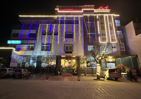 HOTEL RAJ PALACE