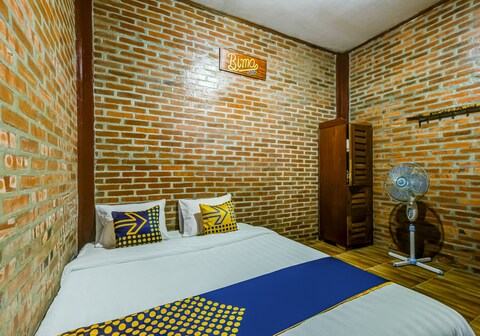 OYO Homes 90996 Desa Wisata Pulesari Syariah