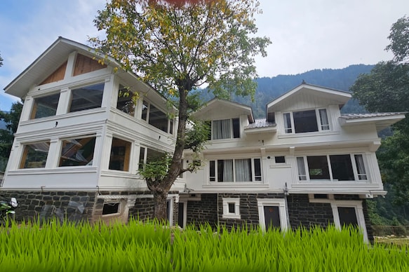 Xenious White House Eco Resort