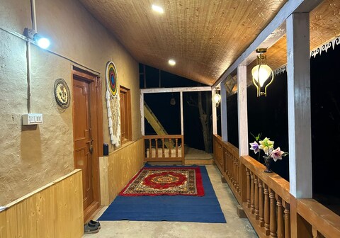 Magic Meadow Homestay And Cafe