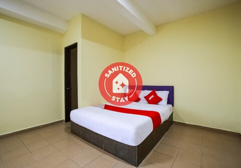 OYO 89585 Hotel Happy Inn