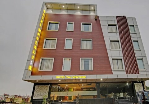 Taj Venture Hotel In Agra Near Tajmahal