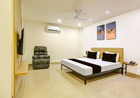 Hotel O Plush Homes