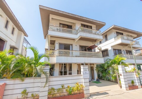 Lonavala best banglow with pool table and lift