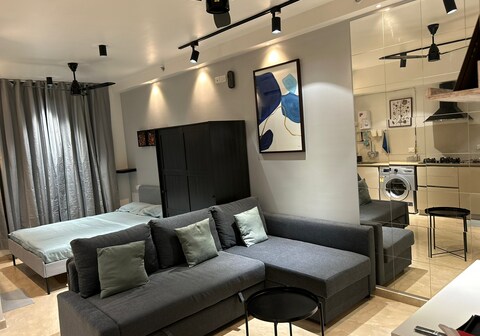 NewYork Style Studio at Hiranandani Thane