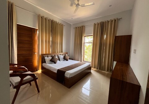 AeroVale Lodge Guest House and restaurant