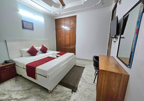 Hotel White Elephant