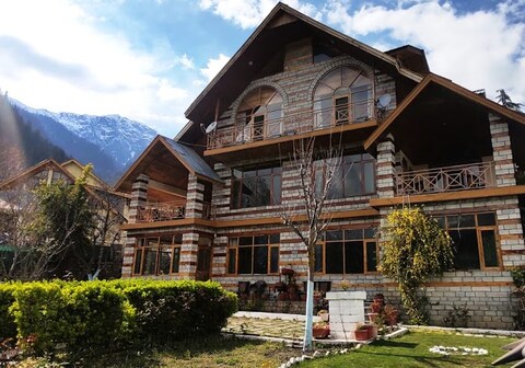 3BHK Himalayan Chalet By Aarjavam Stays