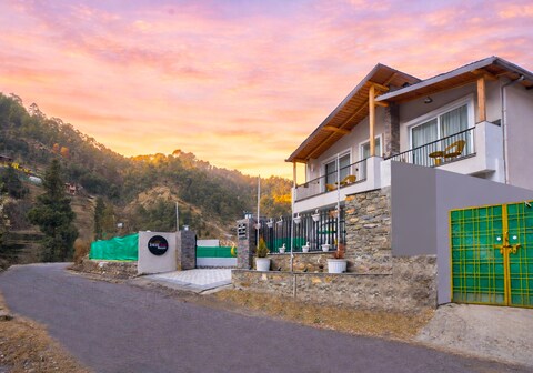 Angel Pink Resort With A River Access