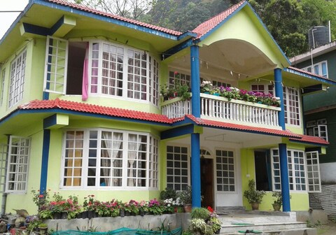 GREEN LAWN HOMESTAY