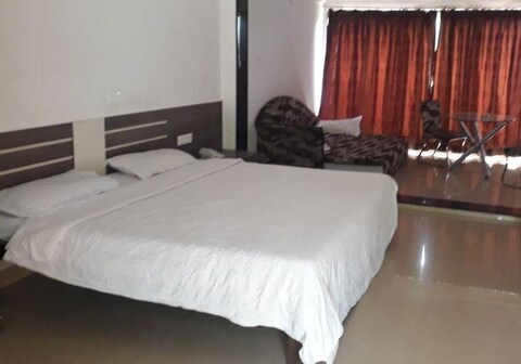 6 Cottage With Swimming Pool