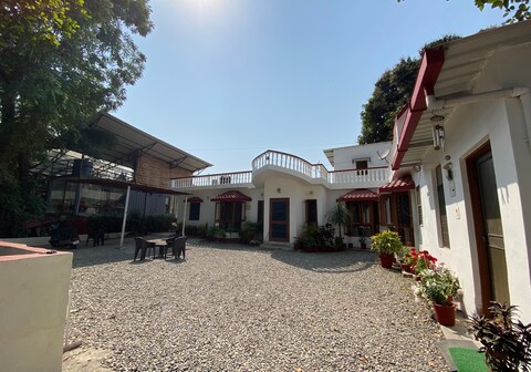 Sukoon in the foothills | WIFI | Homely Food