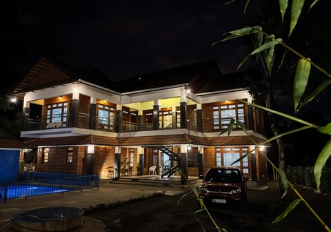 Lakesong Homestay 2BR-GF with Pool by Homeyhuts
