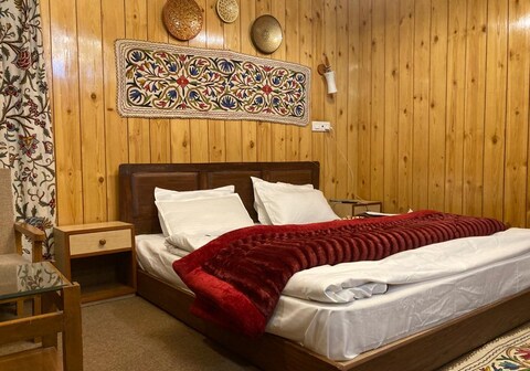 ALBARQ Cottages & Cafe