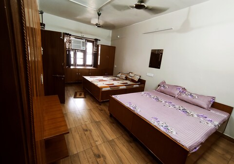 HIMALAYA INN GUEST HOUSE