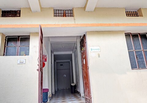 Hotel O The Royal King