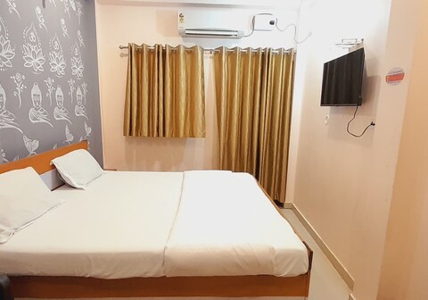 shiv niketan guest house 200 mtr from SRI RAM MANDIR