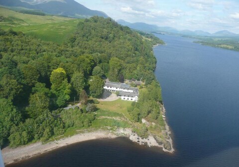 Taychreggan, Signature Collection by Eight Continents