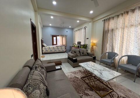 Umang Cottage 2BHK Penthouse Himalayan View