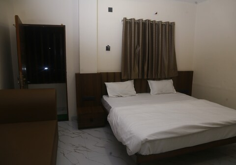 Hotel Gurukripa Palace