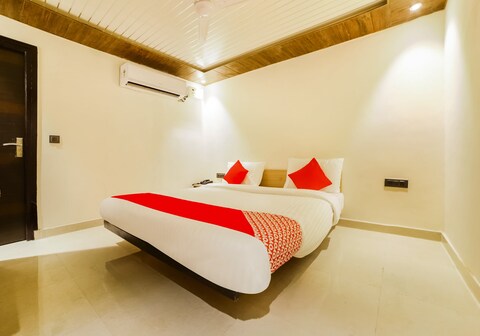 Hotel O Ashirwad home Near Pitampura