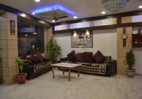 B R INTERNATIONAL HOTEL