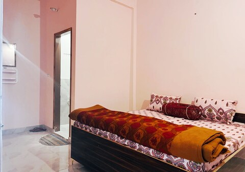 BHAJJI Anmol Guest Rooms