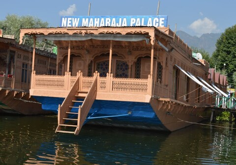 New Maharaja Palace Group of houseboats