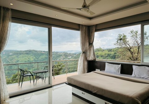 Misty Cliff Pachgani