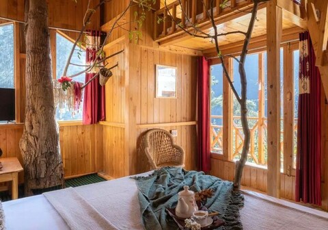 Vinnis Cottages n Treehouses