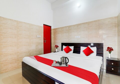 Hotel O Mauryans Inn Near Munshi Pulia Metro Station