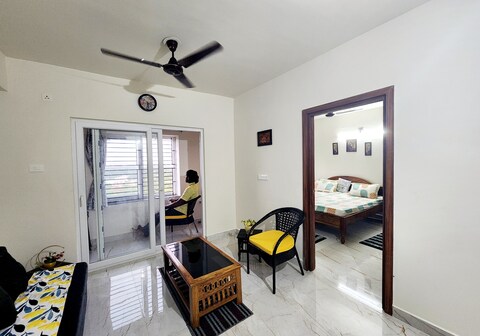 Large 1 BHK With Kitchenette
