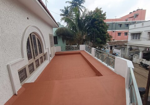 Spacious 2BHK AC bed rooms,near Ramkrishna hospital