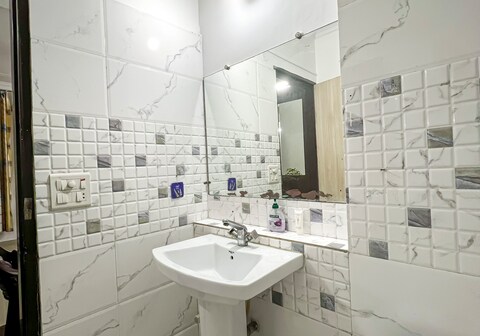 EcoVista Private Bedroom, Bath and Kitchen