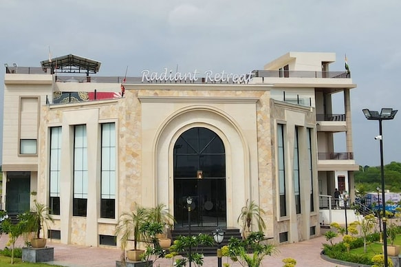 Radiant Retreat Resort 2 KM from Birla School Kishangarh