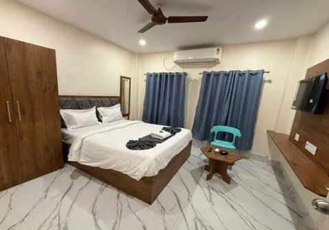 FabHotel Adhiraj Inn