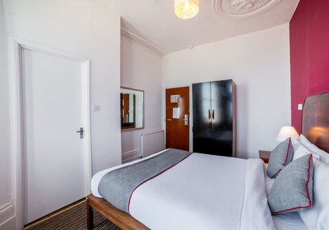 OYO The Strand Hotel