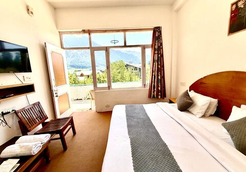 Hotel Lilly Inn & Cafe