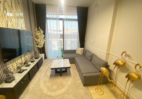 Luxurious 2 bed on 16th floor